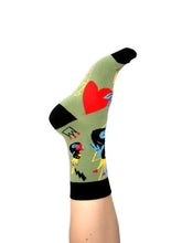 Chaussettes colorés par paire ou à l'unique marque français avec design en collaboration avec des artistes par Quanailles sur meanwhile boutique